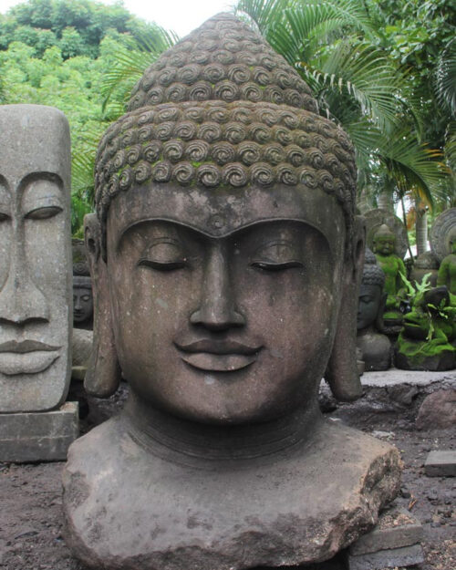 Cabeza de buda tallada en piedra de Bali