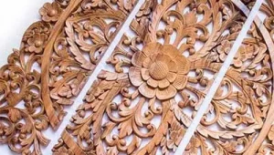 Paneles decorativos tallados en madera para pared